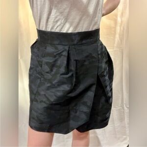 Banana republic mini skirt size 4 pleated high waist navy metallic shiny skirt﻿﻿